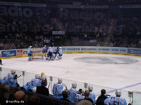 Im Aufnahmemodus "Sport" gelingen selbst Bilder von schnellen Sportarten wie Eishockey